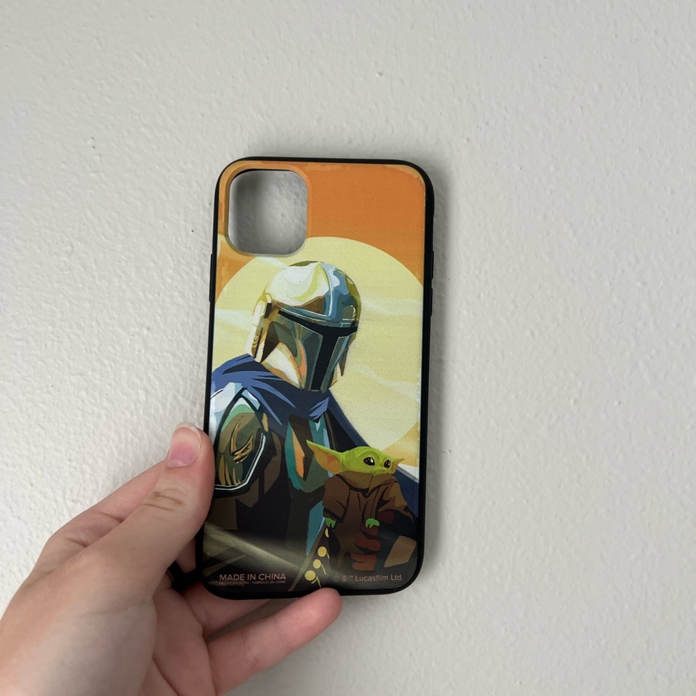 Star Wars Mandalorian and grogu/the Child/baby yoda phone case for an iPhone 11.